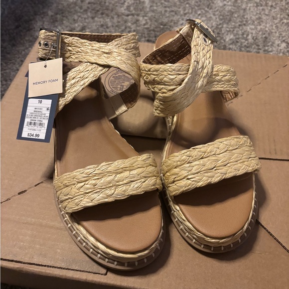 Universal Thread Shoes - BNWT Universal Thread BraideD Rafia Sandals